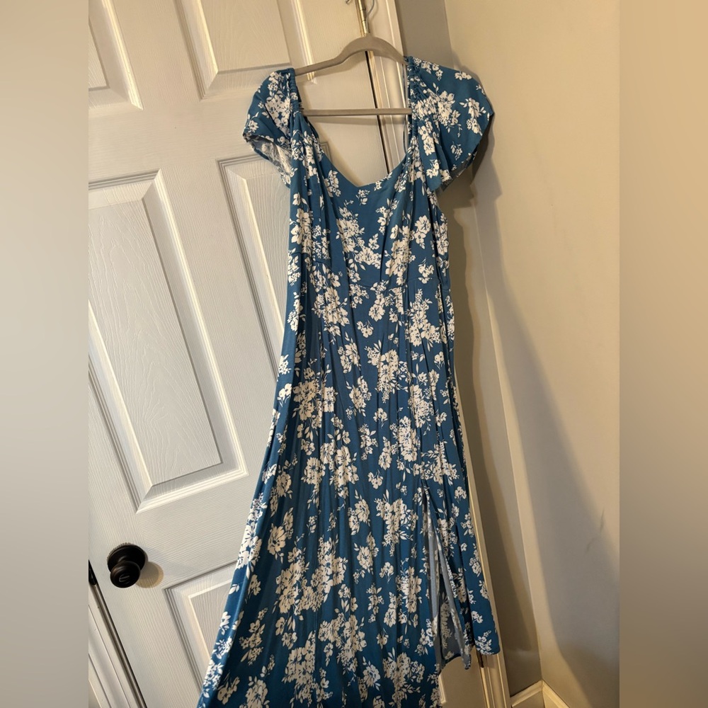 Old Navy Blue Floral Maxi Dress w Slit on Leg